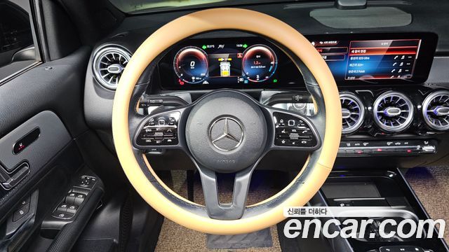Mercedes-Benz GLB-Class 2021 — photo 21