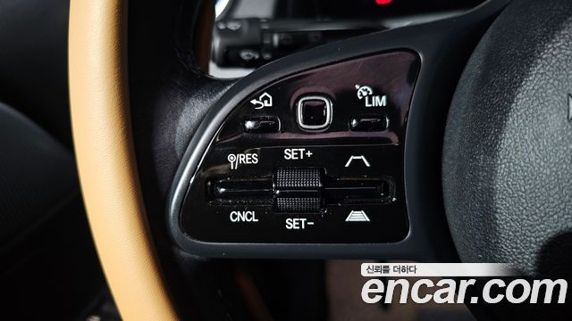 Mercedes-Benz GLB-Class 2021 — photo 22