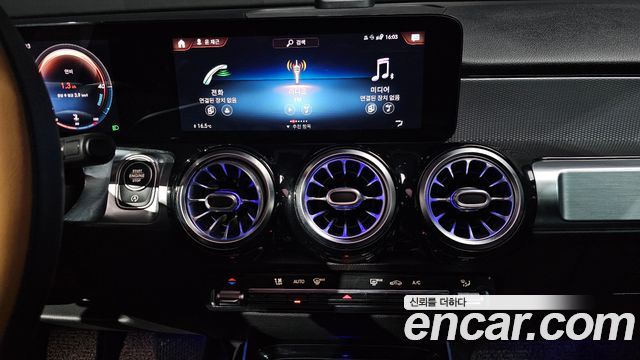 Mercedes-Benz GLB-Class 2021 — photo 23