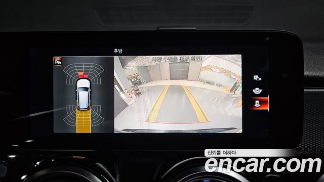 Mercedes-Benz GLB-Class 2021 — photo 24