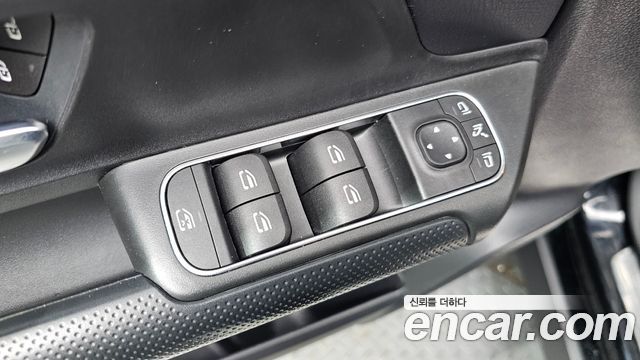 Mercedes-Benz GLB-Class 2021 — photo 26