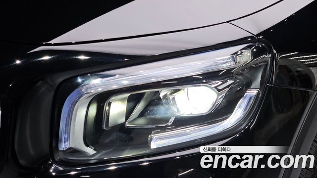 Mercedes-Benz GLB-Class 2021 — photo 8