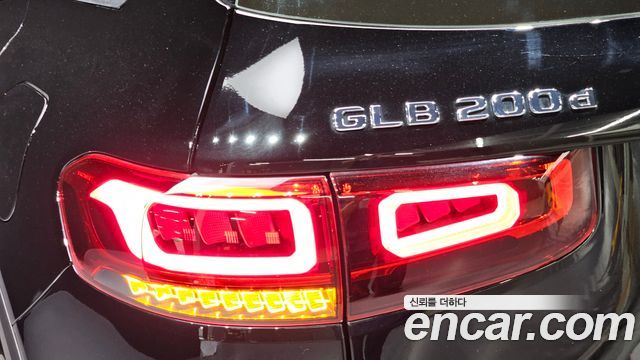 Mercedes-Benz GLB-Class 2021 — photo 9