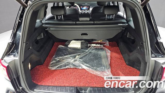 Mercedes-Benz GLB-Class 2021 — photo 30