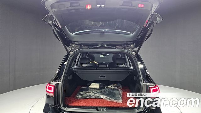 Mercedes-Benz GLB-Class 2021 — photo 32