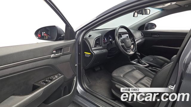 Hyundai AVANTE 2016 — photo 10