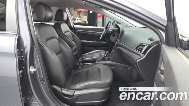 Hyundai AVANTE 2016 — photo 11