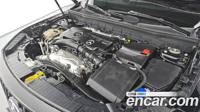Mercedes-Benz GLB-Class 2021 — photo 6
