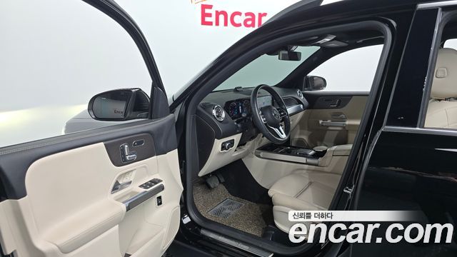 Mercedes-Benz GLB-Class 2021 — photo 13