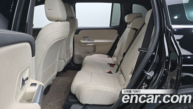 Mercedes-Benz GLB-Class 2021 — photo 18