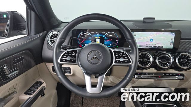 Mercedes-Benz GLB-Class 2021 — photo 19
