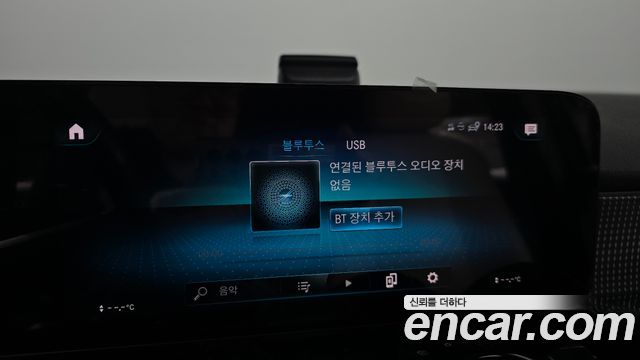 Mercedes-Benz GLB-Class 2021 — photo 23