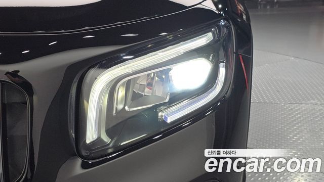 Mercedes-Benz GLB-Class 2021 — photo 8