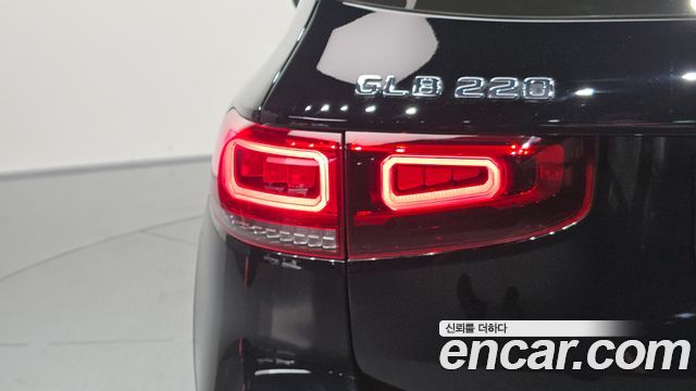 Mercedes-Benz GLB-Class 2021 — photo 9