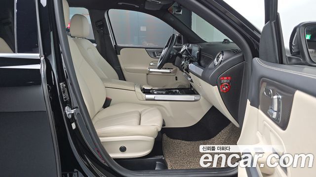 Mercedes-Benz GLB-Class 2021 — photo 16