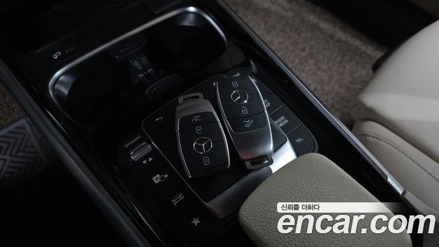 Mercedes-Benz GLB-Class 2021 — photo 29