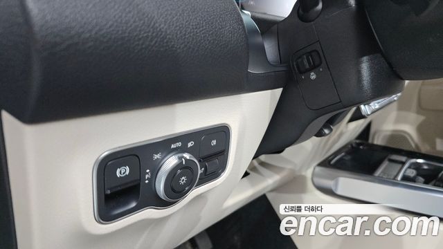 Mercedes-Benz GLB-Class 2021 — photo 30
