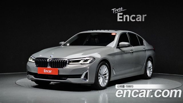 BMW 5-Series 2021 — photo 1