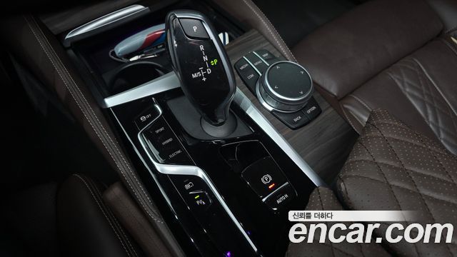 BMW 5-Series 2021 — photo 12