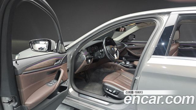 BMW 5-Series 2021 — photo 13