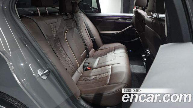 BMW 5-Series 2021 — photo 17