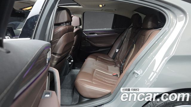 BMW 5-Series 2021 — photo 18