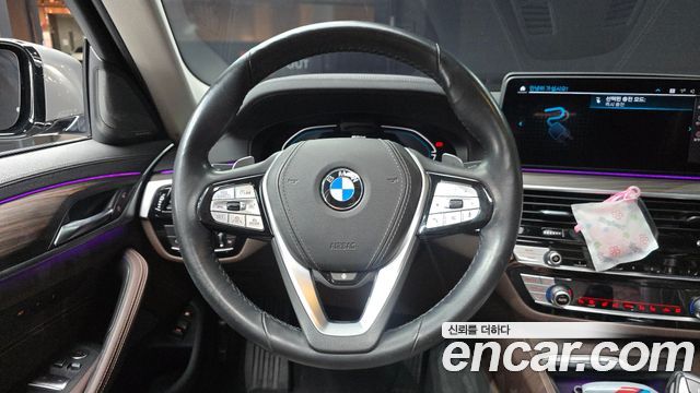 BMW 5-Series 2021 — photo 19