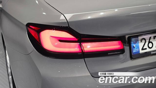 BMW 5-Series 2021 — photo 9