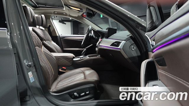 BMW 5-Series 2021 — photo 16