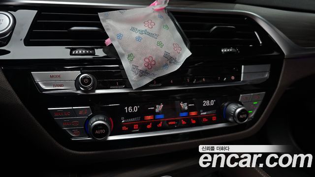 BMW 5-Series 2021 — photo 27