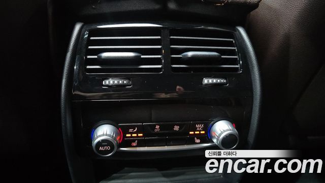 BMW 5-Series 2021 — photo 29