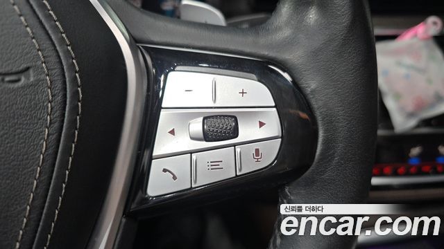 BMW 5-Series 2021 — photo 32