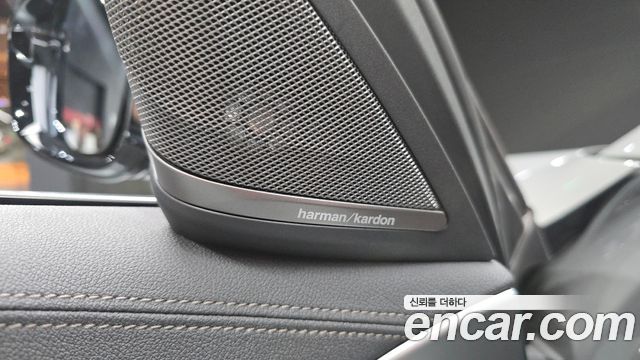 BMW 5-Series 2021 — photo 33