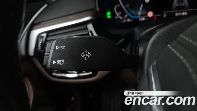 BMW 5-Series 2021 — photo 34