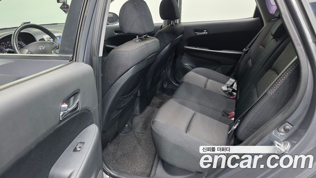 Hyundai i30 2008 — photo 12