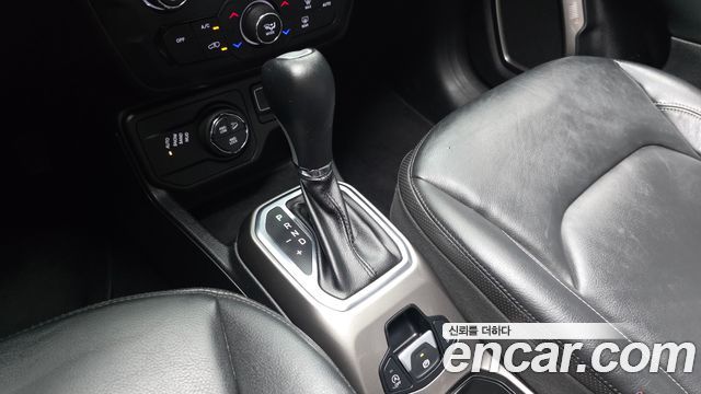 Jeep Renegade 2018 — photo 12
