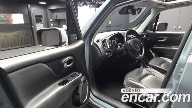 Jeep Renegade 2018 — photo 13