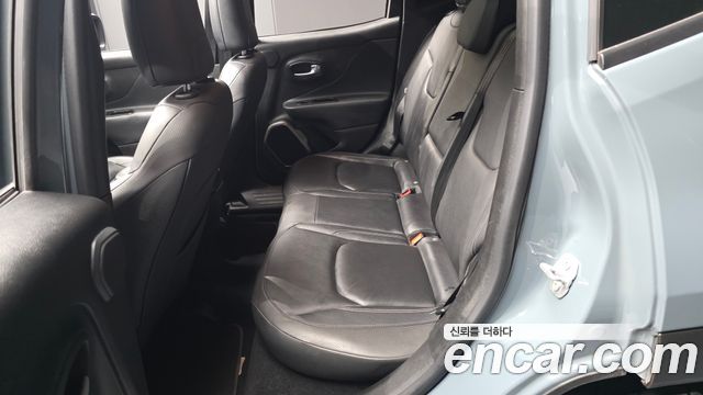 Jeep Renegade 2018 — photo 17