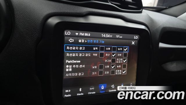 Jeep Renegade 2018 — photo 23