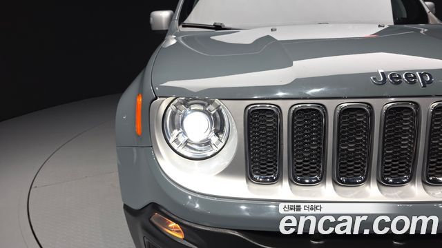 Jeep Renegade 2018 — photo 8
