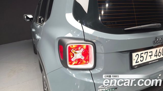 Jeep Renegade 2018 — photo 9