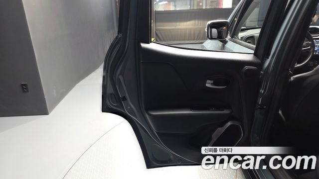 Jeep Renegade 2018 — photo 15