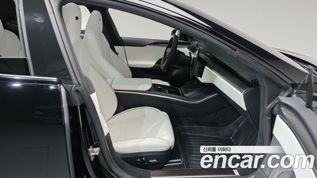 Tesla Model S 2023 — photo 17