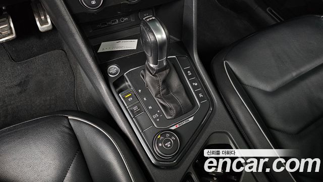 Volkswagen Tiguan 2018 — photo 12