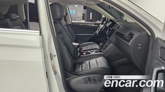 Volkswagen Tiguan 2018 — photo 17