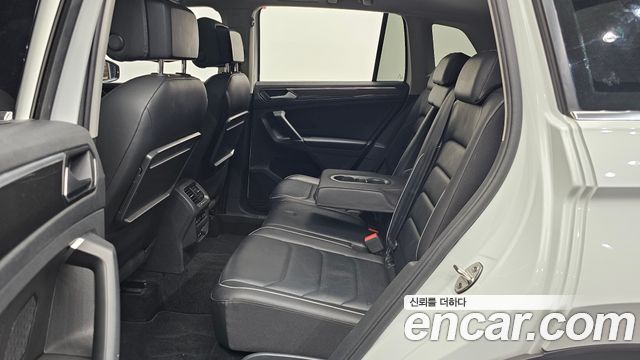 Volkswagen Tiguan 2018 — photo 18