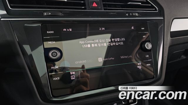Volkswagen Tiguan 2018 — photo 23