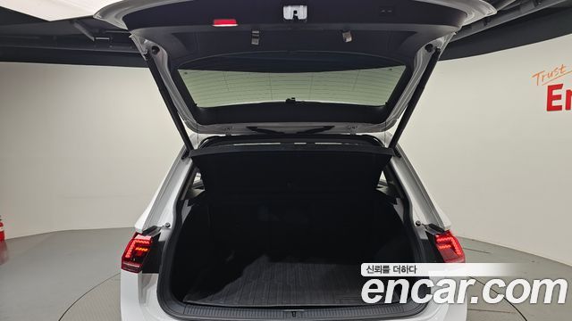 Volkswagen Tiguan 2018 — photo 26