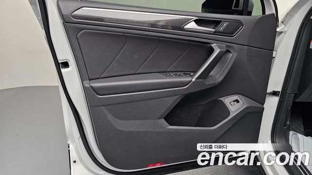 Volkswagen Tiguan 2018 — photo 14
