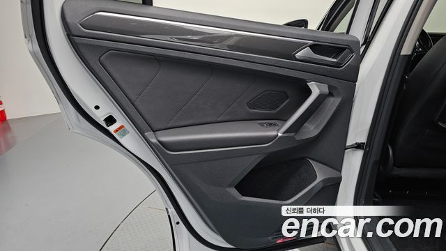 Volkswagen Tiguan 2018 — photo 15